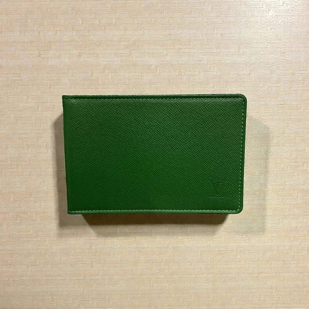 ✨ Louis Vuitton Taiga Green Bifold ID Wallet – Rare Color ✨ - Picture 2 of 12
